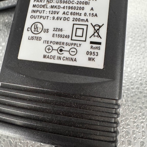 Portable Audio Amplifier - Black and Gold - Picture 6 of 11